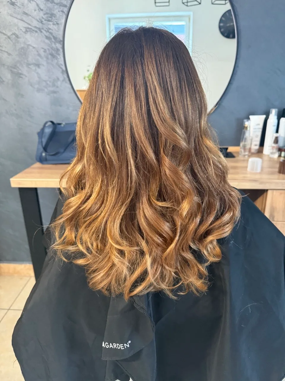 Balayage z falami na długich włosach